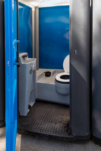 Best Portable bathroom rental  in Utica, MI